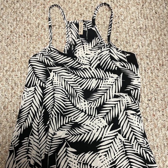 Small black/white palm leaves pattern tank top - Picture 1 of 1